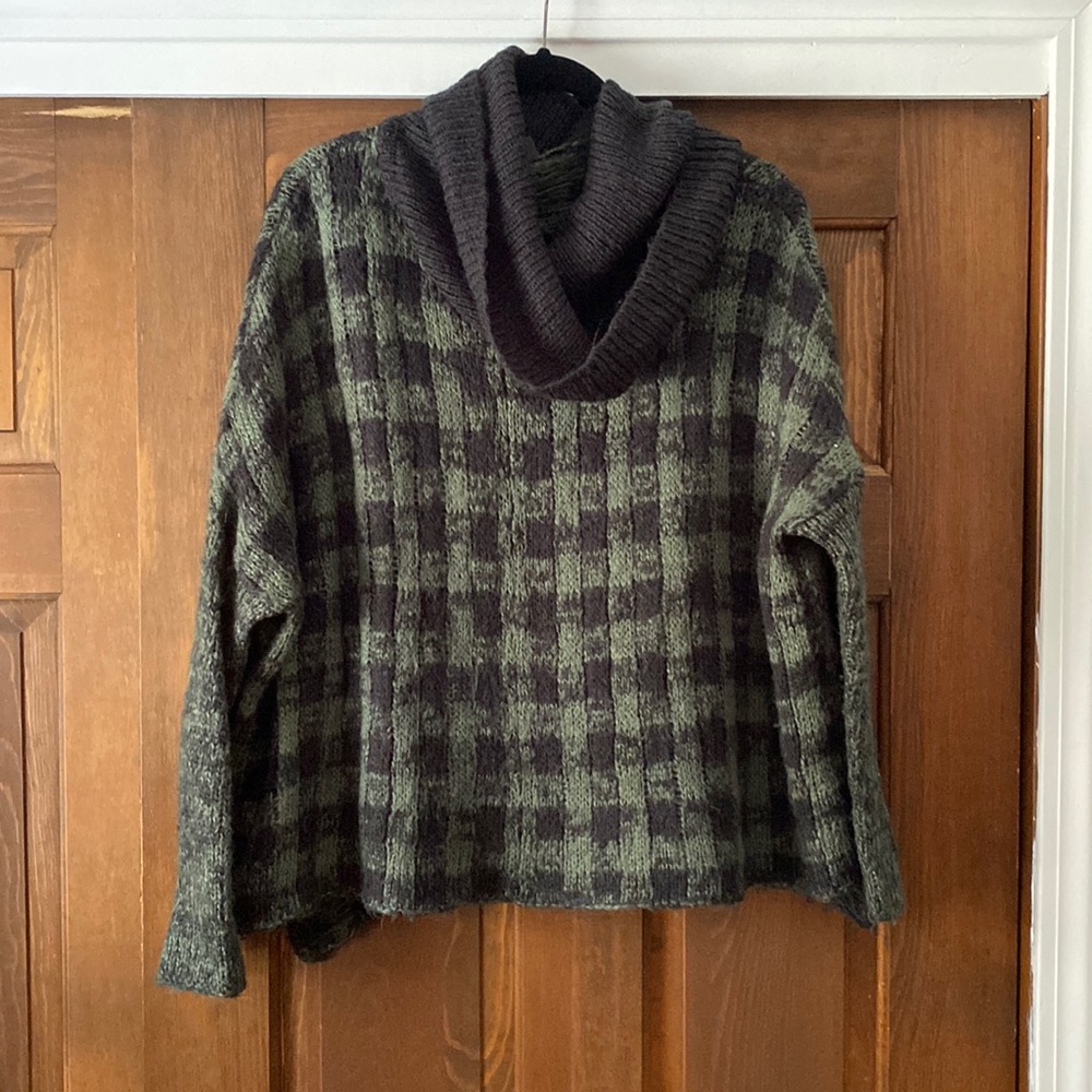 Wooden ships green, and black plaid marled turtleneck sweater size small, medium